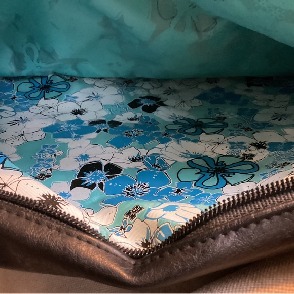 Vintage Lululemon Black, Blue and White Bowler Duffel Bag 17l - Picture 8 of 9